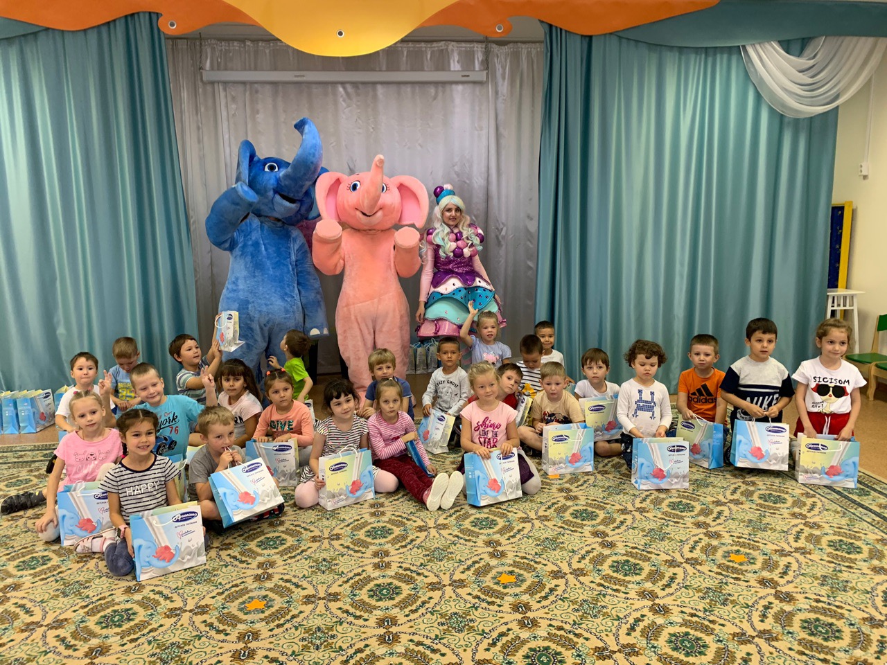 Слоны Обнимама