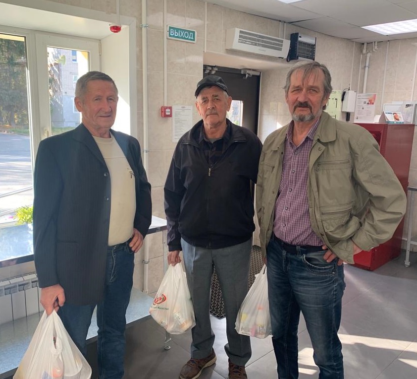 В честь Дня пожилых людей ЗМК вручил 285 подарков ветеранам комбината