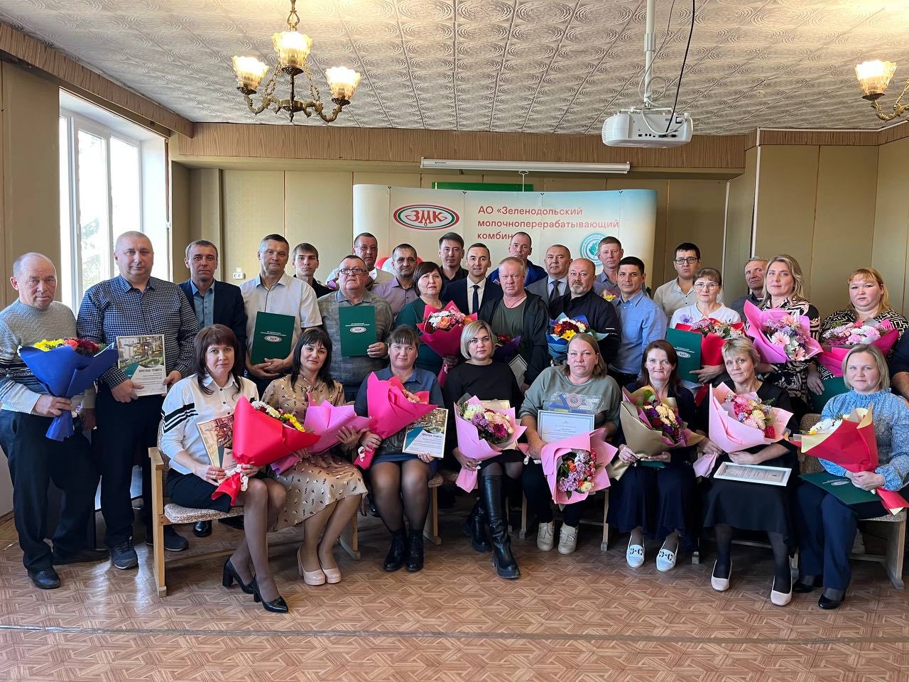 ЗМК наградил лучших сотрудников в честь Дня сельского хозяйства и перерабатывающей промышленности