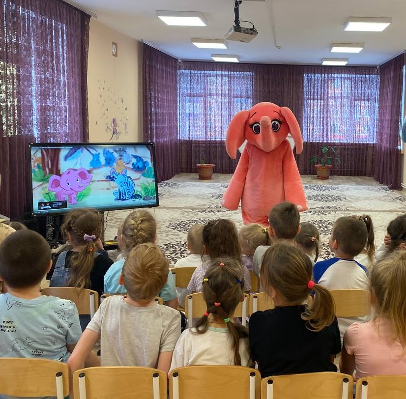 Праздник объятий и улыбок состоялся в детском саду «Жемчужинка»