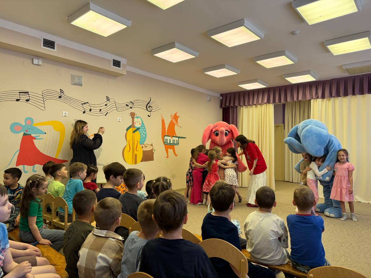 Обнимама в гостях у малышей: праздник прошел в детском саду № 213 