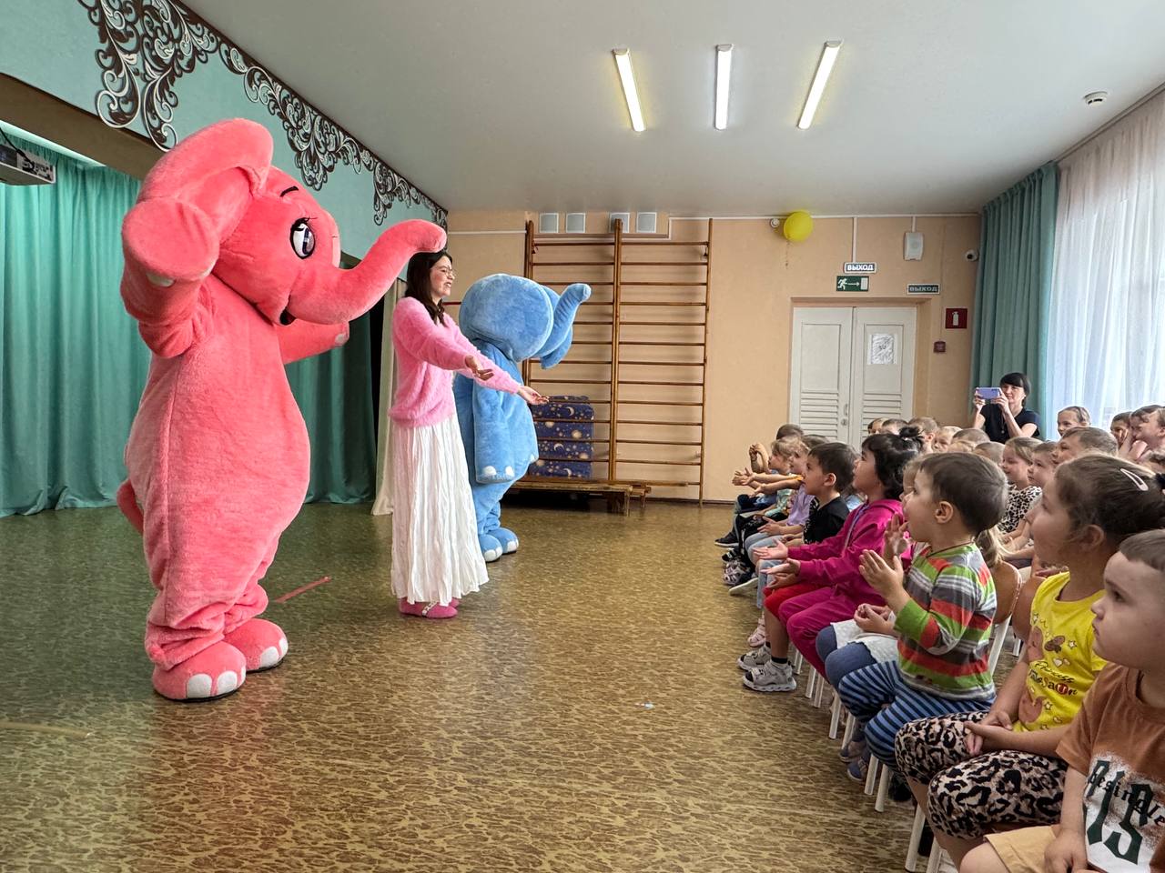 Улыбки и объятия: 27-й праздник от «Обнимамы» прошел в детском саду Казани