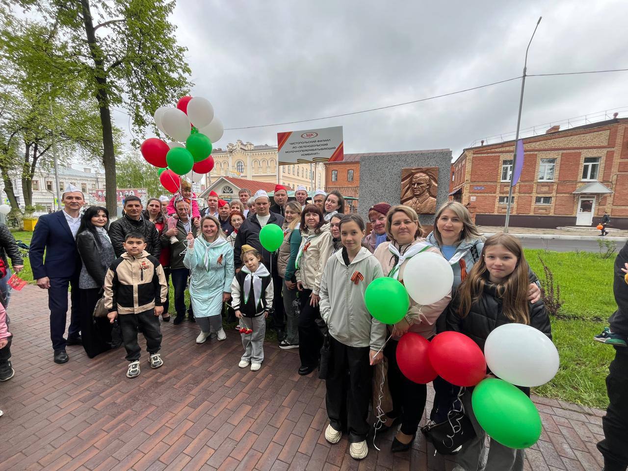 Ко Дню Победы наш комбинат передал ветеранам и организациям полтонны продукции