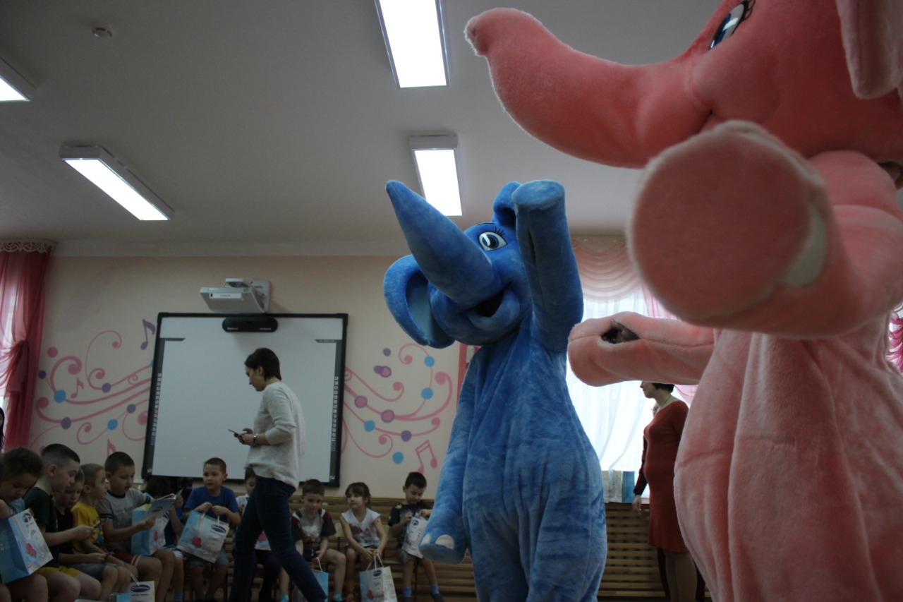 Обнимама идет в гости