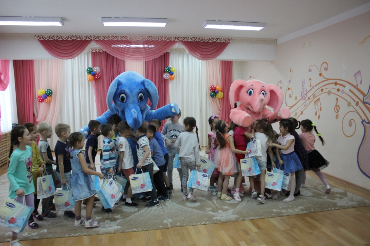 Обнимама идет в гости