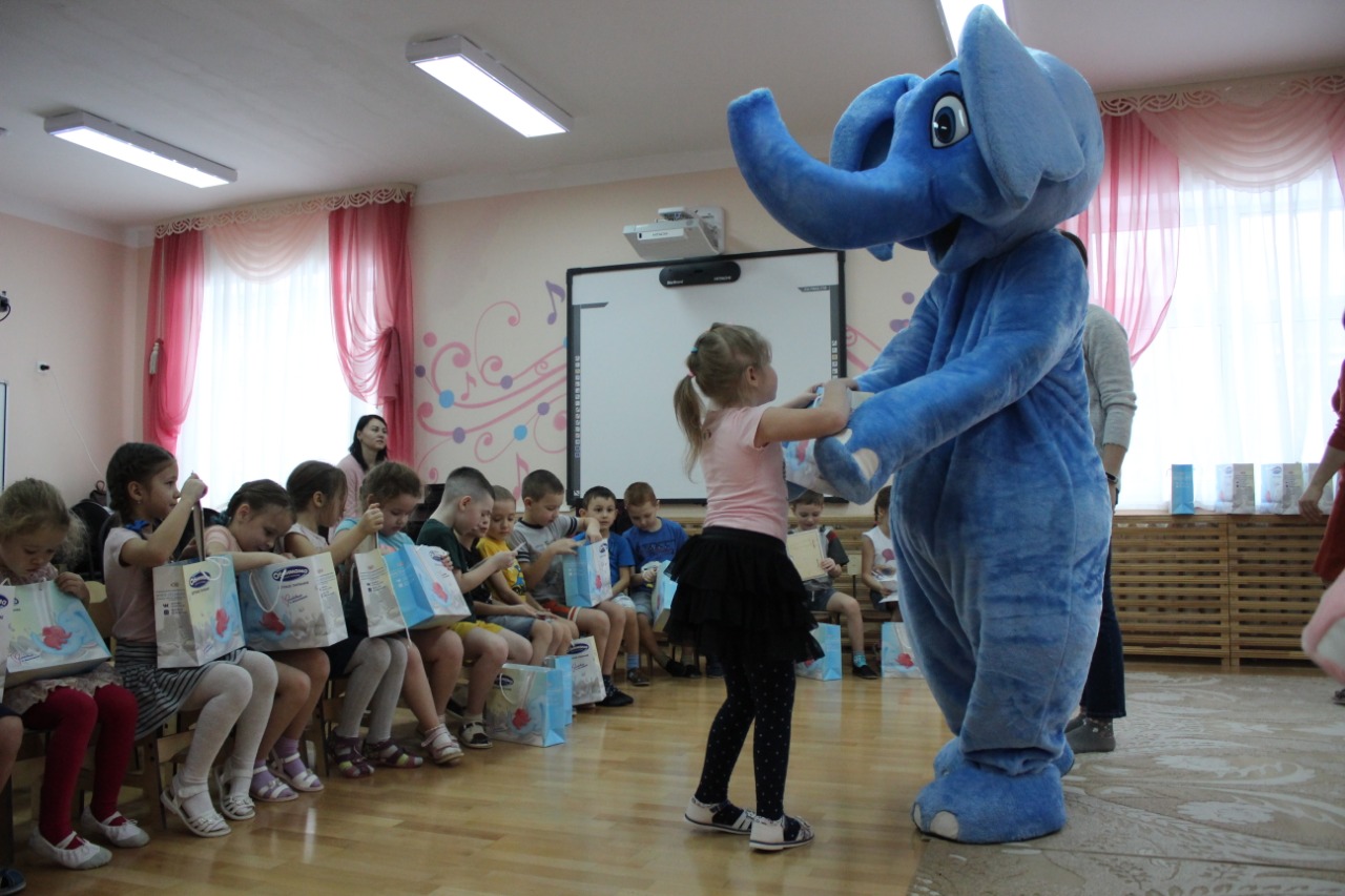 Обнимама идет в гости