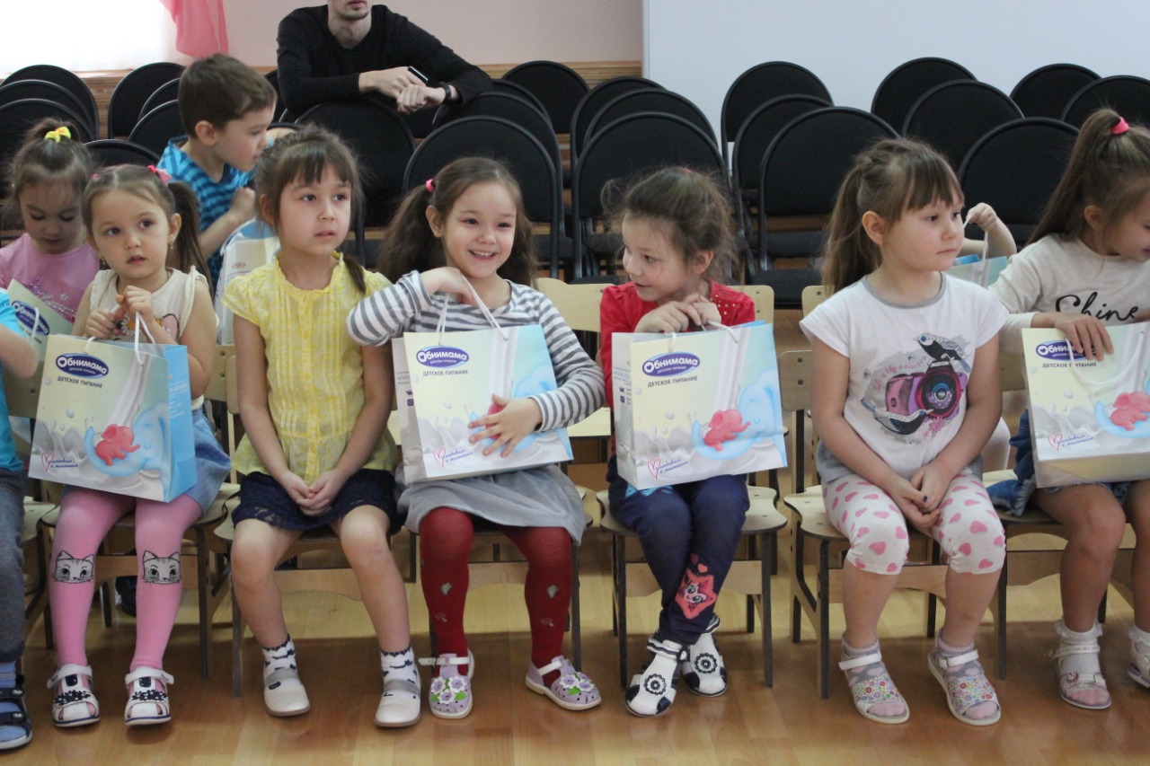 Обнимама идет в гости