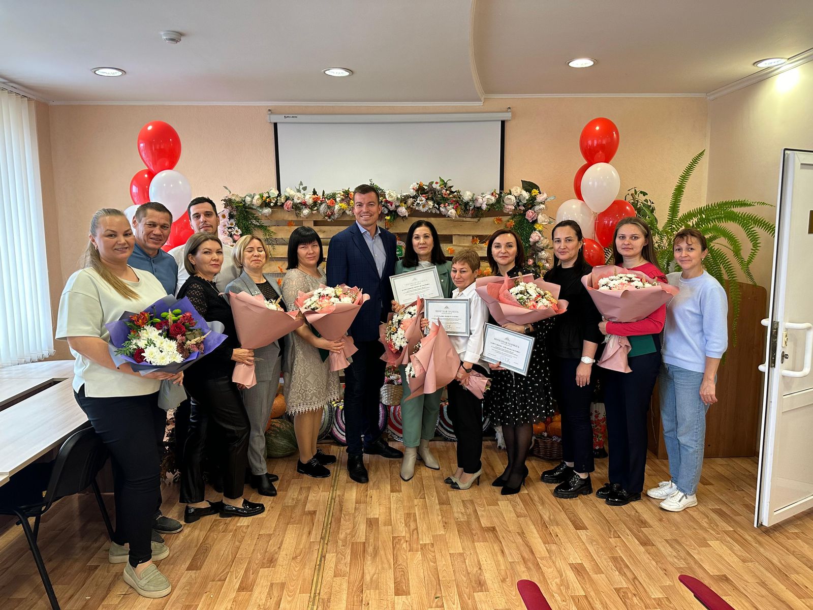 ЗМК наградил лучших сотрудников в честь Дня сельского хозяйства и перерабатывающей промышленности