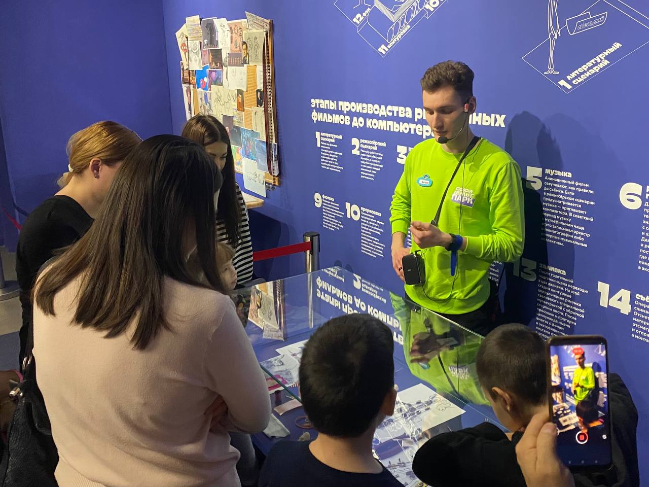 Умка в поисках Деда Мороза: ЗМК подарил особенным детям интерактивное новогоднее приключение 