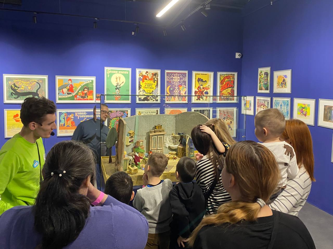 Умка в поисках Деда Мороза: ЗМК подарил особенным детям интерактивное новогоднее приключение 