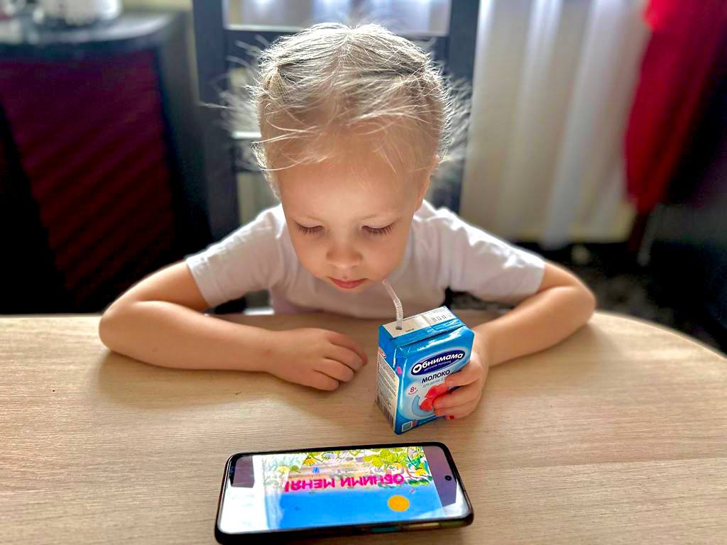 Ко дню рождения бренда «Обнимама» комбинат сделал подарок для покупателей 