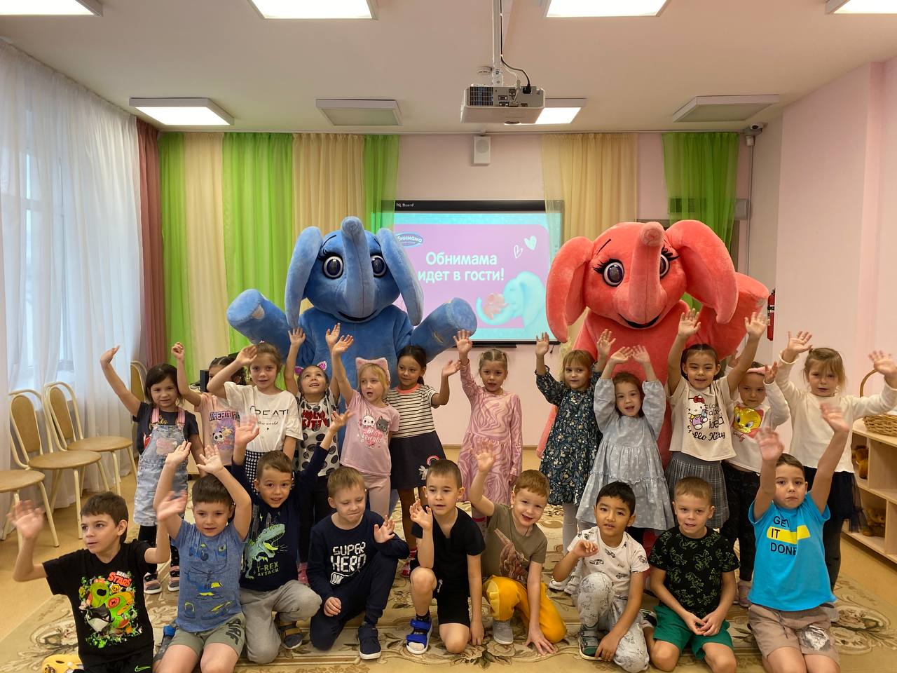 Обнимама и Обнимашка устроили праздник для малышей детского сада «Золотой ключик»