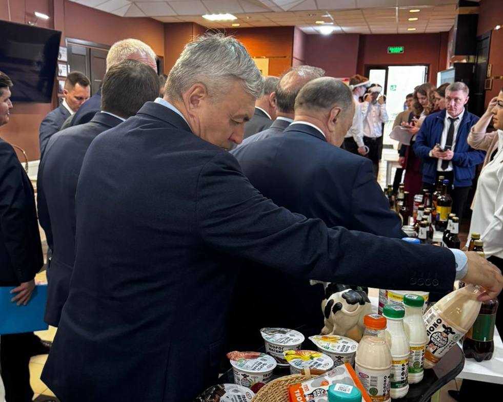 Марату Зяббарову представили продукцию ЗМК