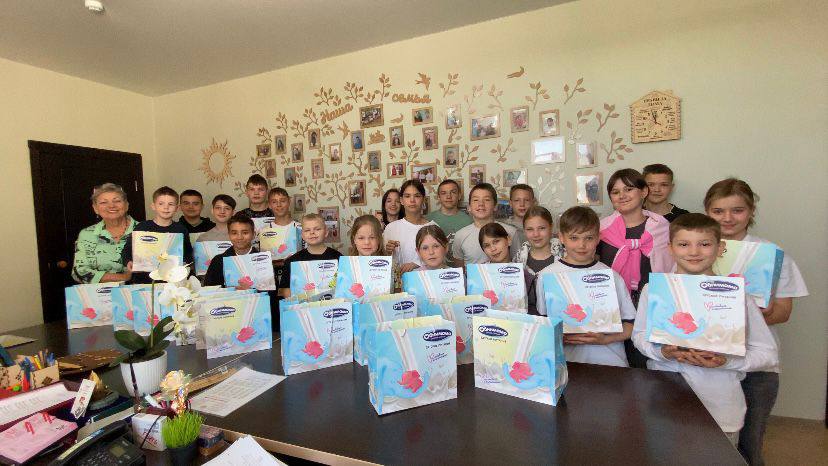 Молочные подарки и ростомеры: ЗМК поздравил детей с 1 июня