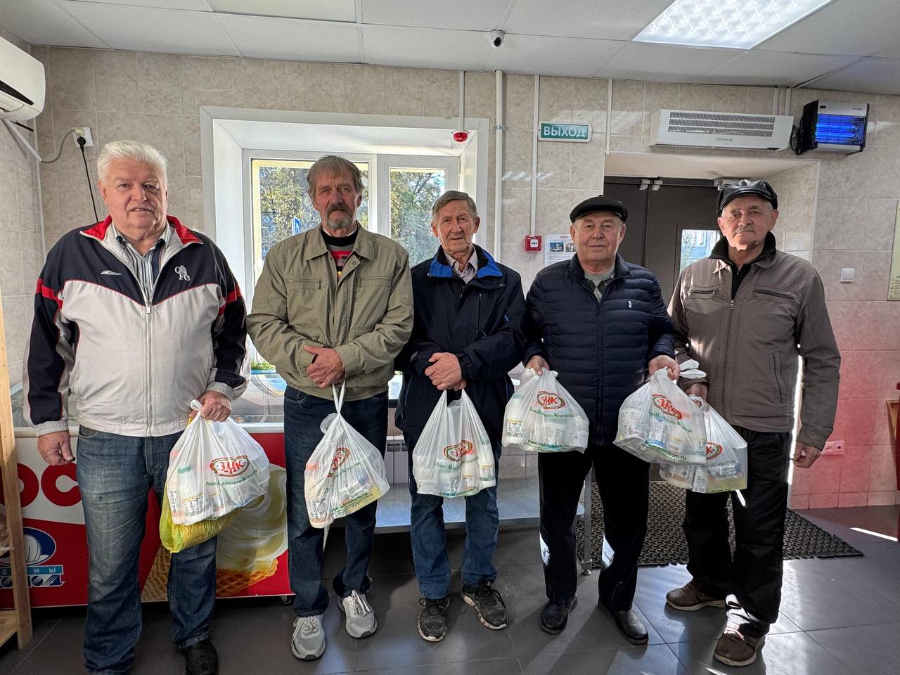 ЗМК поддержал ветеранов молочного производства 