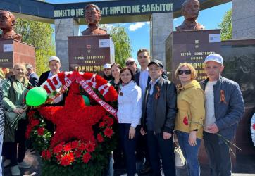 Светлая память героям: 9 мая состоялось возложение цветов к Вечному огню