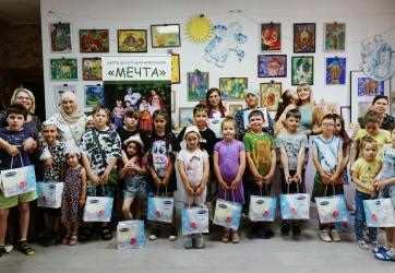 ЗМК поздравил с Днем семьи, любви и верности 124 семьи с детьми с ОВЗ