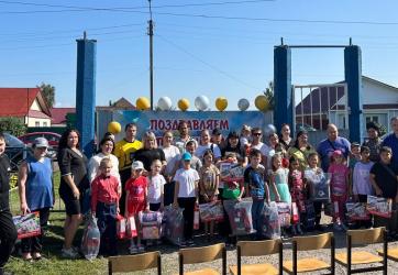 В честь Дня знаний ЗМК подарил 379 подарочных наборов