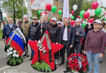 Ко Дню Победы ЗМК передал полтонны продукции