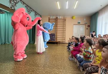 Улыбки и объятия: 27-й праздник от «Обнимамы» прошел в детском саду Казани