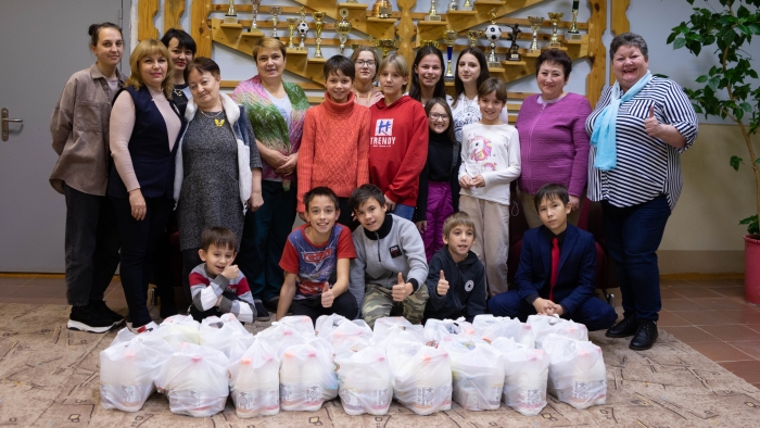 АО «ЗМК» поздравил приемные семьи с Днем матери 