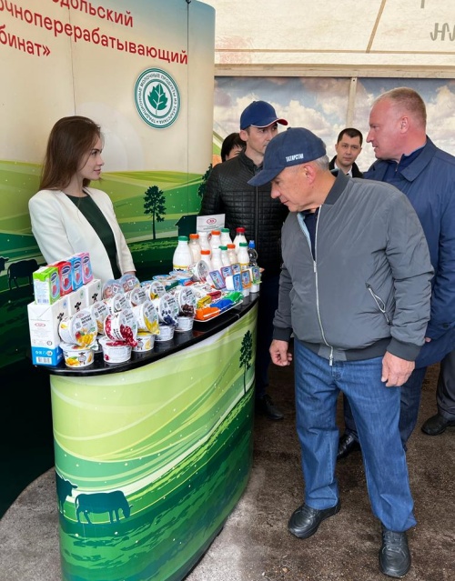 «Знаю ваши продукты, они вкусные»: президент РТ оценил работу ЗМК 