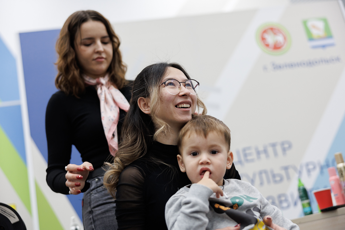 ЗМК и социальный проект «Преображение» организовали «День красоты» для одиноких мам