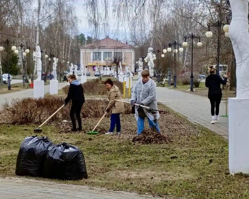Сотрудники ЗМК приняли участие в городских субботниках