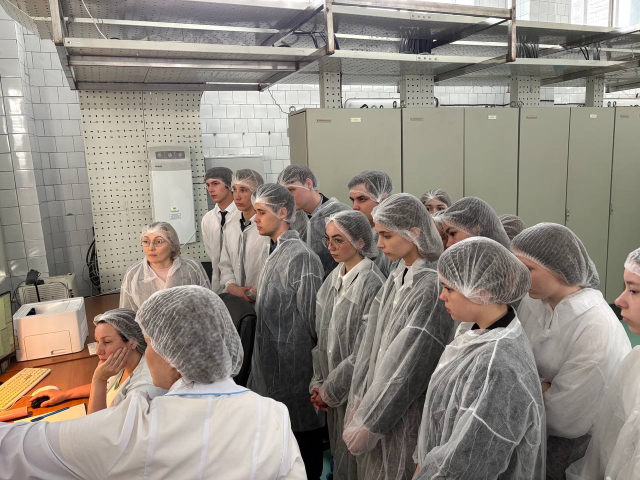 От сырья до готовой продукции: старшеклассникам показали работу ЗМК изнутри