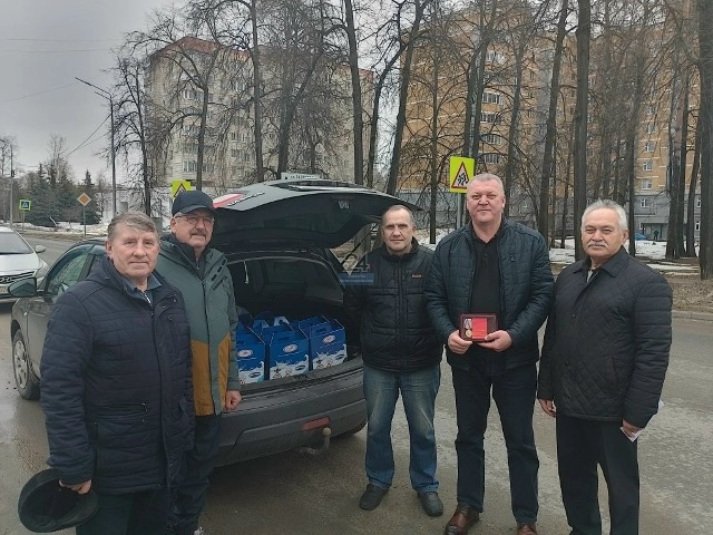 ЗМК подарил ветеранам МВД России продуктовые наборы