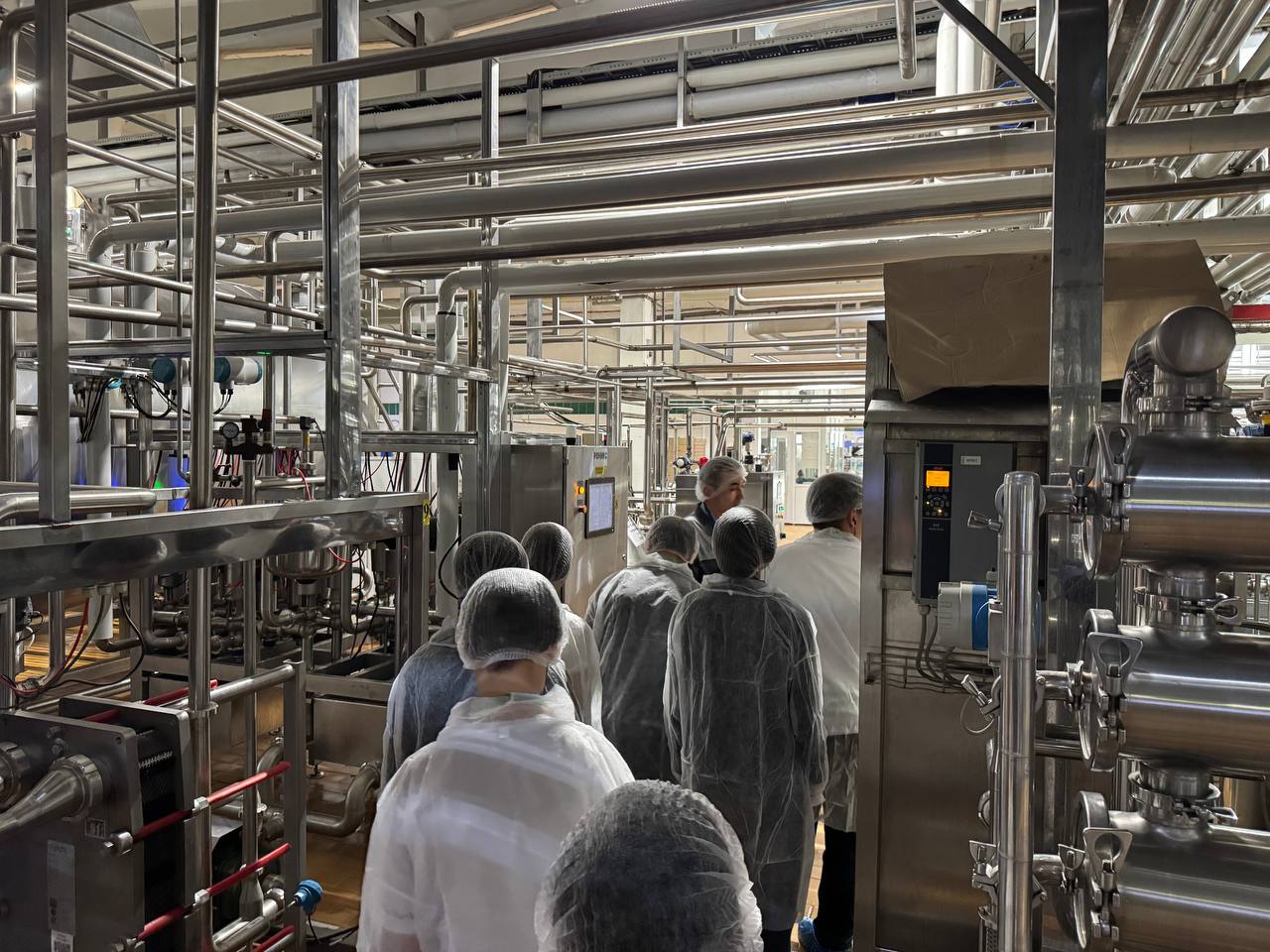 Как рождается молочная продукция: школьники побывали на производстве ЗМК в Чистополе