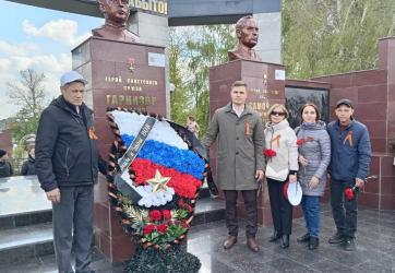Вечная слава героям: коллектив ЗМК возложил цветы к мемориальному комплексу