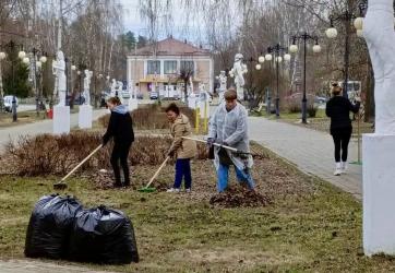 Сотрудники ЗМК приняли участие в городских субботниках