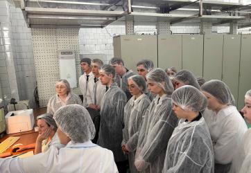 От сырья до готовой продукции: старшеклассникам показали работу ЗМК изнутри